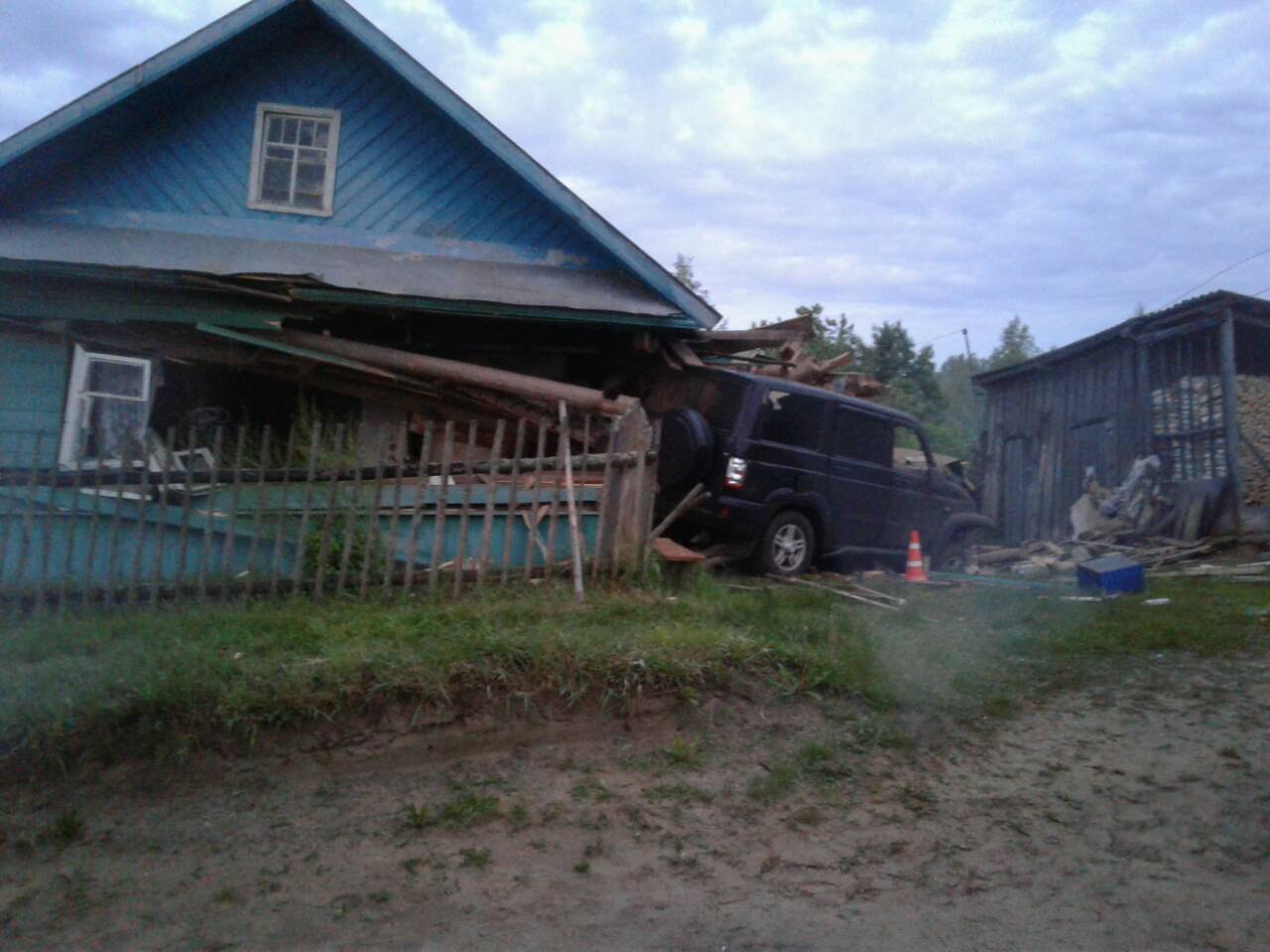 В Череповецком районе пьяный водитель УАЗа въехал в жилой дом | 04.06.2018  | Вологда - БезФормата