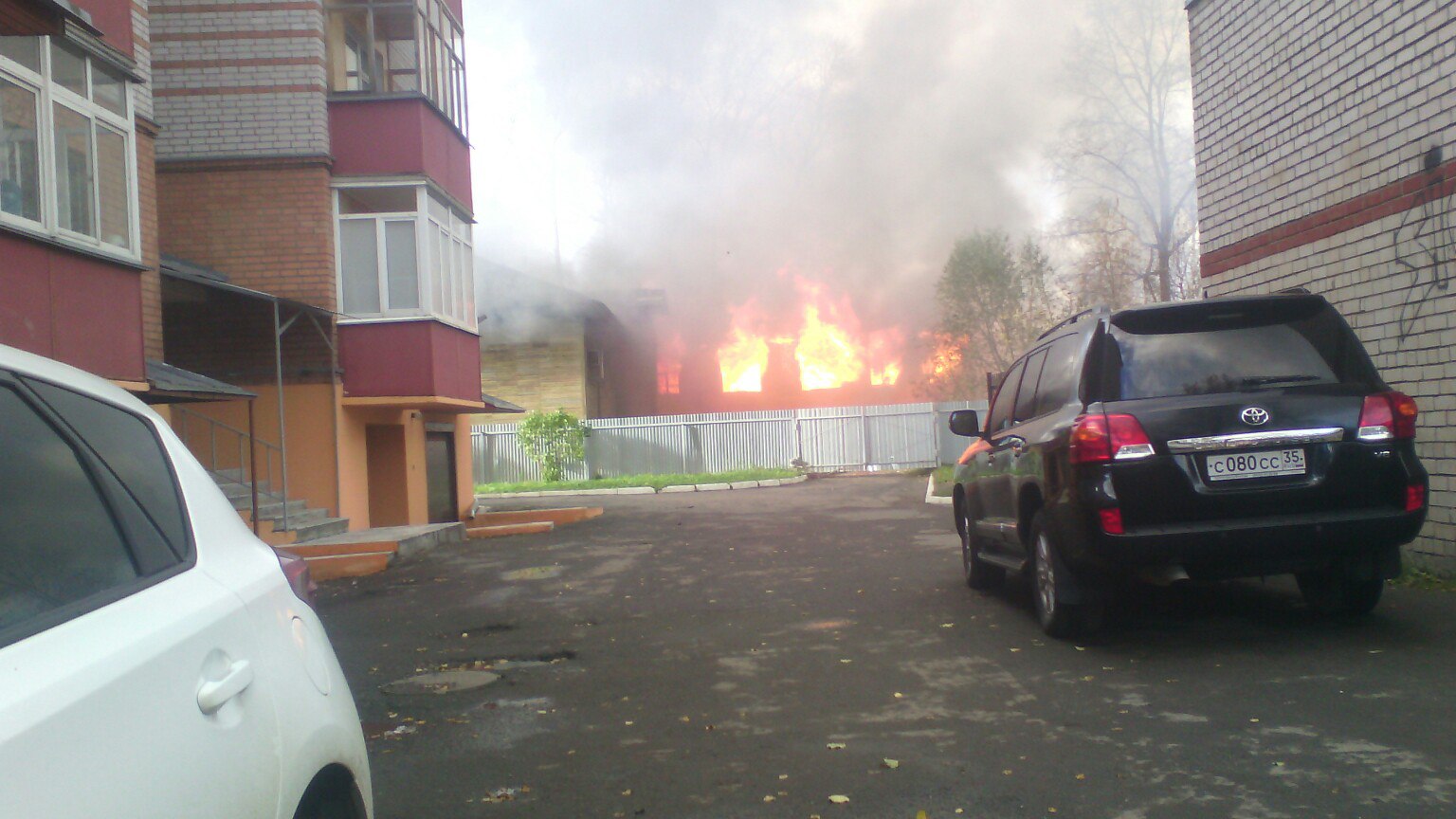 В Вологде снова подожгли расселенный дом на улице Пригородной | 17.10.2017  | Вологда - БезФормата