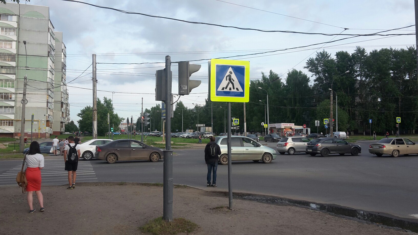 Пешеходы в Вологде жалуются на новый режим светофора на перекрестке Пошехонское  шоссе-Ярославская | 01.08.2017 | Вологда - БезФормата