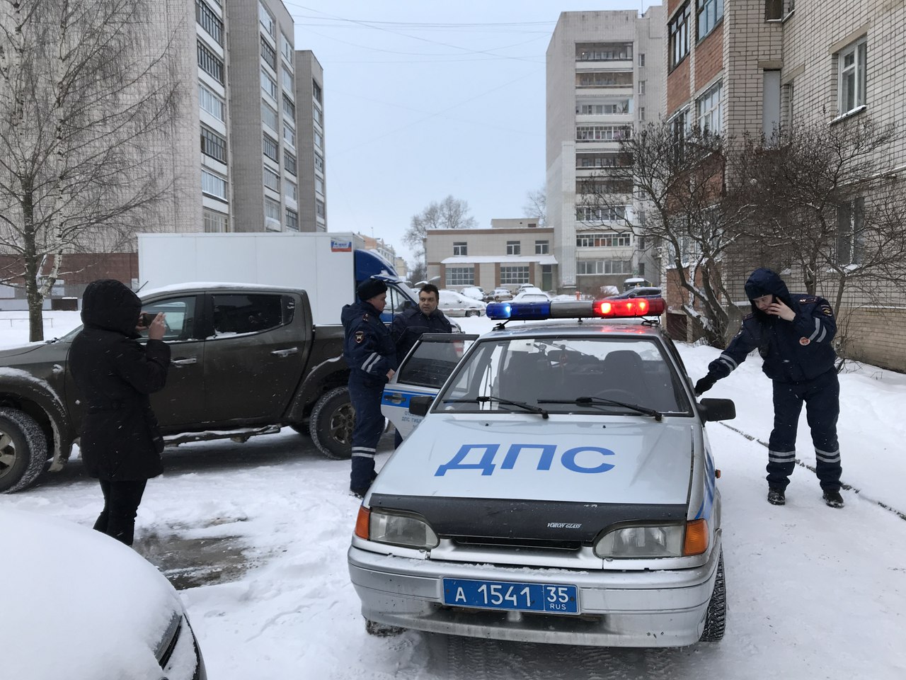 В Вологде полиция изымает листовки штаба Навального | 23.01.2018 | Вологда  - БезФормата