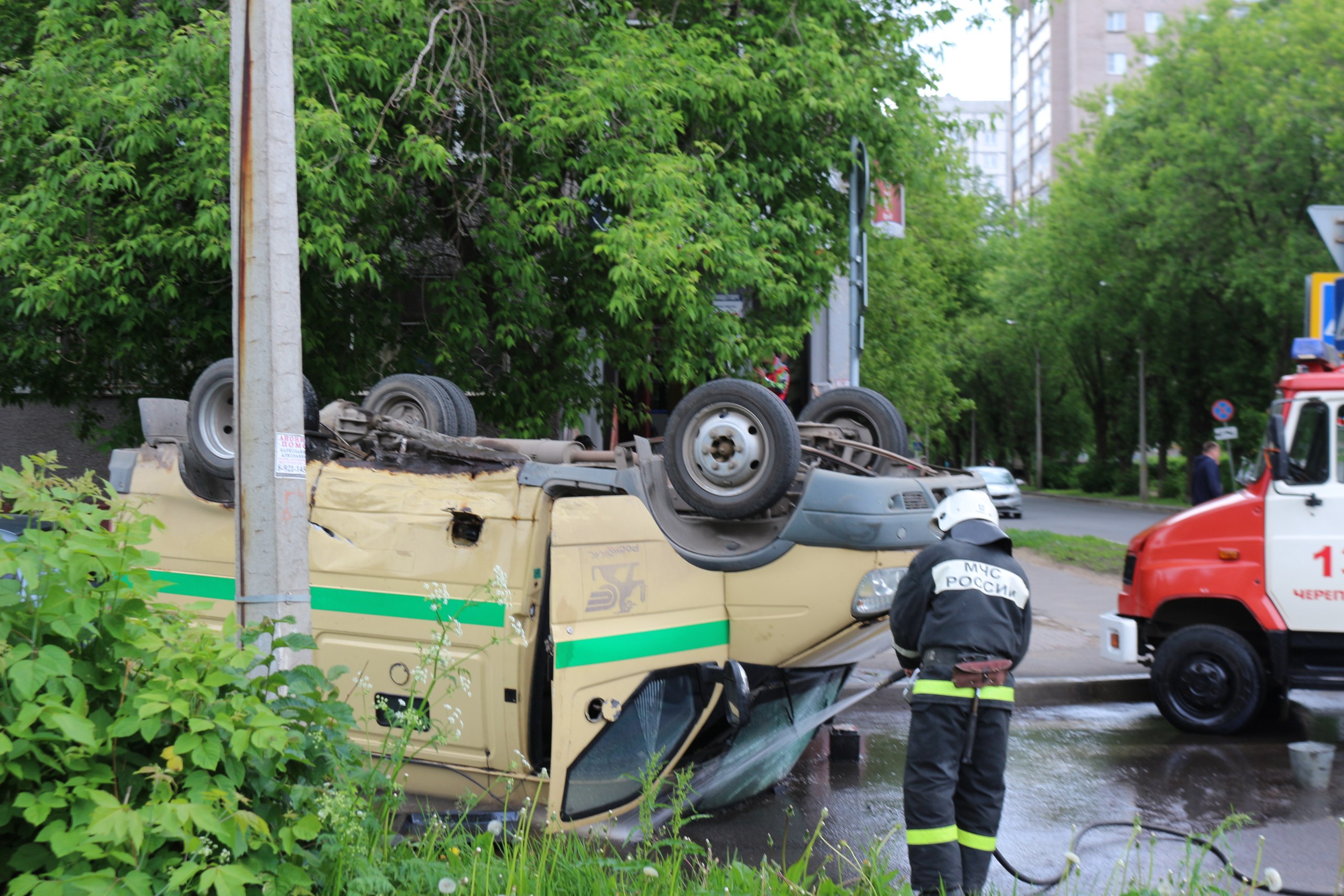 В Череповце перевернулась инкассаторская машина Банка России | 04.06.2018 |  Вологда - БезФормата