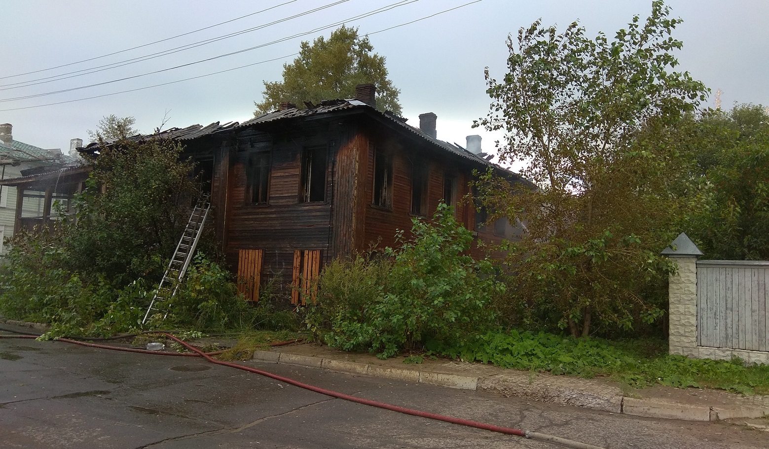 Мораторий на продажу сгоревших домов в Вологде не соблюдается: после пожаров на торги выставлены два дома