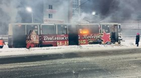 В Череповце на ходу загорелся трамвай