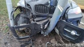 Премиальный BMW снес светофорный объект на улице Прокатова Вологды
