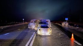 Два автомобиля сгорели после столкновения в Вологодском районе