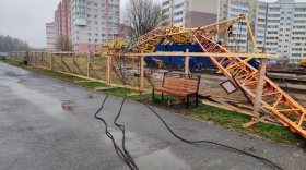 Прокуратура организовала проверку в связи падением стрелы крана на строительной площадке в Череповце