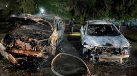 Автомобили Lexus и Renault спалили ночью в поселке Семенково Вологодского района