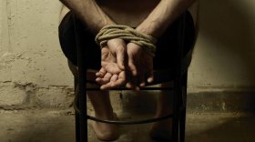 В Бабаево осудили троих мужчин, которые связали и избили незнакомца