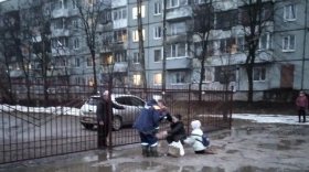 В Вологде двух женщин засосало в грязевую яму на улице Петина