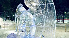 Победителям фестиваля ледяных скульптур вручили приз – 100 тысяч рублей