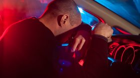 В Вологодском округе полицейским пришлось применить оружие, чтобы остановить пьяного водителя без прав
