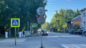 Администрация Великого Устюга заплатит за упавший на голову ребенка дорожный знак 25 тысяч рублей