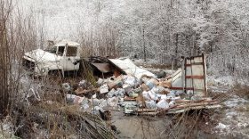 В Кичменгско-Городецком районе водитель УАЗа погиб из-за обгонявшего его грузовика