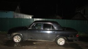 В Соколе двое пьяных мужчин похитили своего знакомого, затолкав его в багажник «Волги»