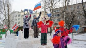 Снежную «Чашу Олимпийского огня» слепили  в детском саду в Вологде
