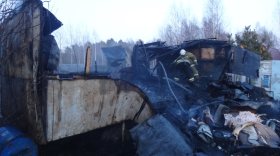 Три человека погибли при пожаре в вагончике в вологодской деревне