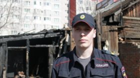 Полицейский спас людей из горящего дома в Вологде