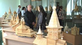 В Череповце открылась выставка макетов старинных деревянных церквей  