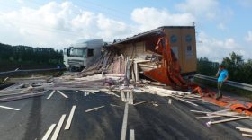Два грузовика столкнулись в Вологде: погиб водитель