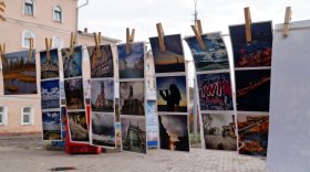 Горожане вывесили свои фотографии в центре Вологды