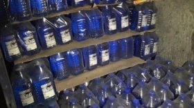 Около двух тысяч литров «незамерзайки» с метанолом изъяли полицейские в Вологде