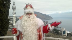 Дед Мороз приехал в Крым на карете, запряженной в "Победу"
