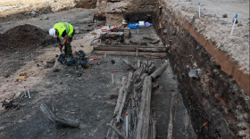В Вологде на месте будущего фонтана в ходе раскопок была найдена древняя обувь и медный пятак  XVIII века