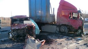 В Череповецком районе микроавтобус столкнулся с фурой: погибли семь человек