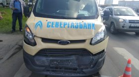 В Вологде КамАЗ столкнулся с инкассаторской машиной «Севергазбанка»