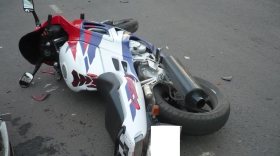 В Вологде водитель «Рено» сбил мотоциклиста на перекрестке