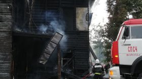 В Вологде загорелся деревянный дом 19 века на улице Герцена