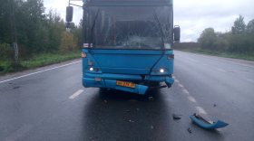 Автобус и внедорожник столкнулись в Череповце: пострадали трое