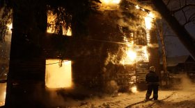 В Вологде подожгли расселенный дом на улице Гоголя