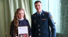 Двух школьниц из Вытегорского района, спасших ровесника из воды,  наградили медалями «За мужество в спасении»