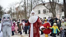 В Вологде стартовала программа «Путешествие Деда Мороза» в нескольких микрорайонах города