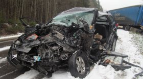 В Кирилловском районе из-за выезда на встречку погибли водитель и пассажир