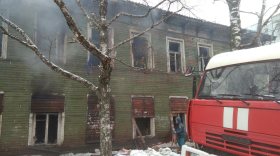 В центре Вологды ночью сгорел деревянный дом