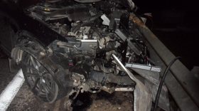 В Верховажском районе водитель "Вольво" отвлекся на телефон, врезался в фуру и погиб