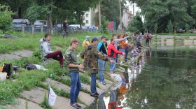 Больше килограмма рыбы наловил в пруду Вологды победитель областного турнира