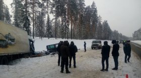 Микроавтобус, ехавший из Вологды в Санкт-Петербург, врезался в грузовик: девять человек погибли