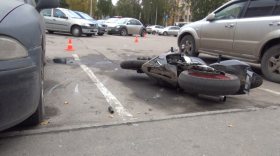 В Вологде полицейский схватил ехавшего по тротуару байкера