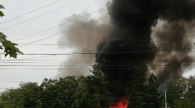 В Вологде горит здание бывшего кафе "Ерш" на улице Мира