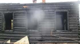В Шекснинском районе односельчане помогли пенсионерке выбраться из горящего дома