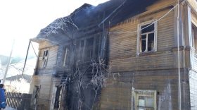Житель Кадникова вынес из горящего дома двоих маленьких детей