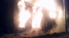 В Вытегре людям пришлось выпрыгивать из окон горящего дома