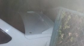 В Шексне пьяный водитель ВАЗа врезался в дерево и забор 