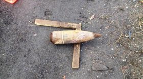 Артиллерийский снаряд обнаружили в придорожной канаве под Череповцом