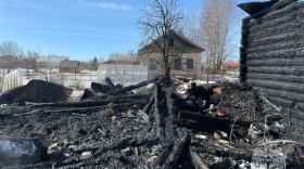В Череповецком районе пенсионер пострадал при пожаре в деревянном доме