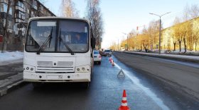 В Череповце автобус сбил 15-летнюю школьницу на пешеходном переходе