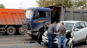 У самосвала в Череповце отказали тормоза: ДТП собрало 8 машин